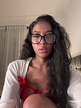 Webcam Model (IamCrystal2)  is live.Free join now!