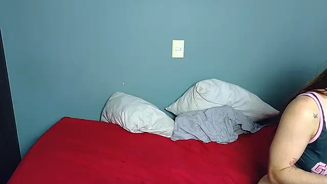 strawberrymia68 webcam