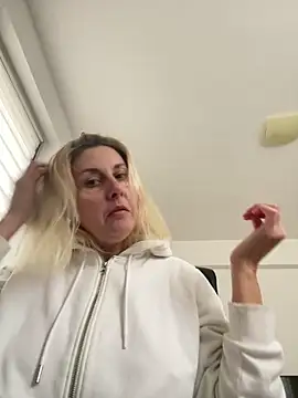 Amelia9798 Live Webcam on Stripchat