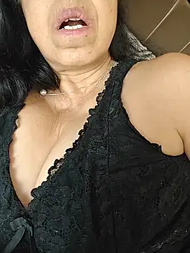 Webcam Model (NakedMILFx)  is live.Free join now!