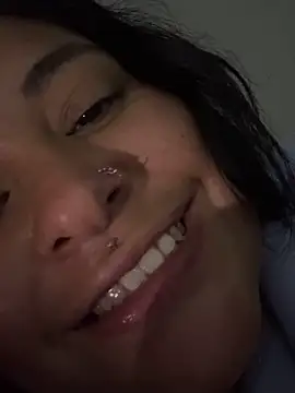 Nailealipsglossy webcam