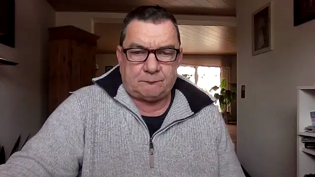 nobbie444 (M mature) - Dildo up the ass