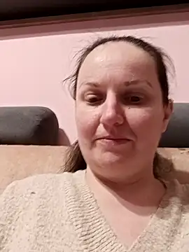 BustyLadyAlma webcam