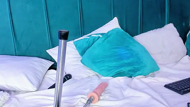 ninna_curly - Ninna_curly's free webcam - UK Sex Cams