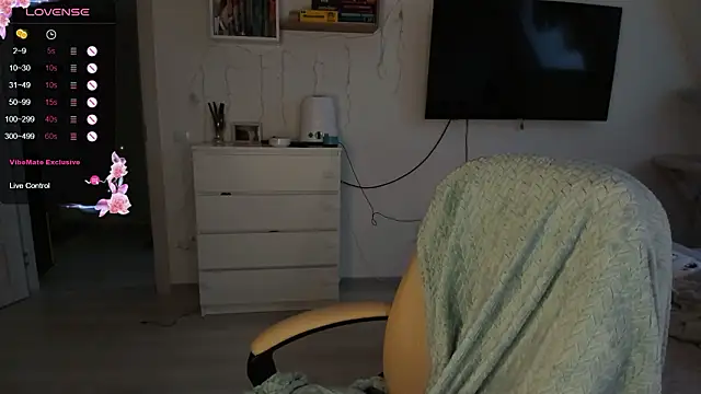 violet_blue_eyes webcam