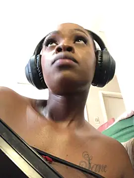 Webcam Model (LuciousLips96)  is live.Free join now!