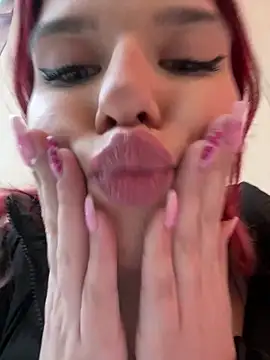 Webcam Model (RiriRoseey)  is live.Free join now!