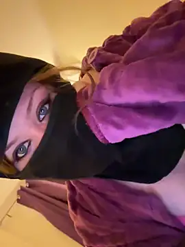 Webcam Model (FrancaiseLili)  is live.Free join now!