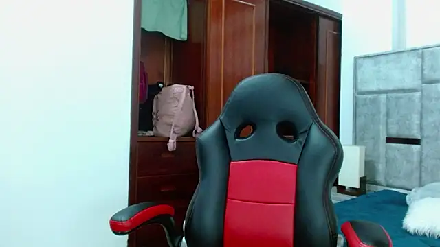 Webcam Model (violletha)  is live.Free join now!