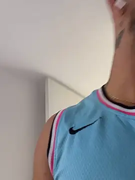 Ezzio_Scolaro webcam