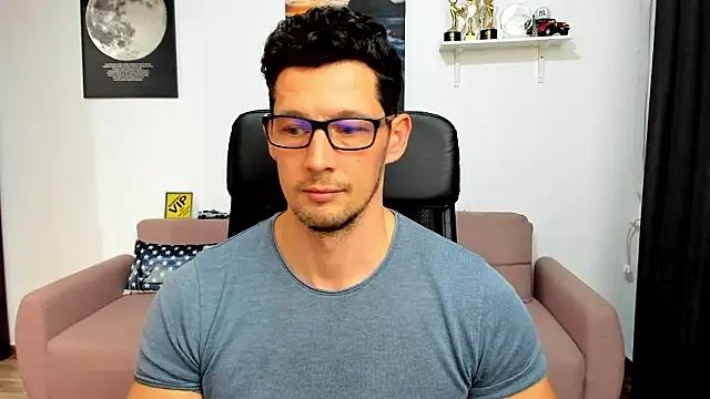 brutusk08 (Ask my age) - Cumshot in freechat !