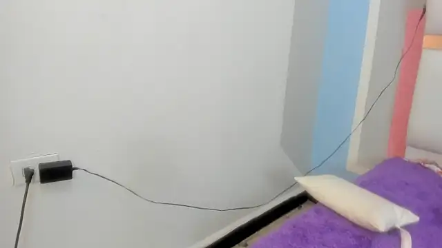 mask_red_girl webcam