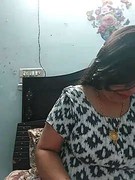 Poojabhabi101 webcam