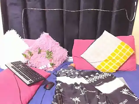 AmazingDarkDoll webcam