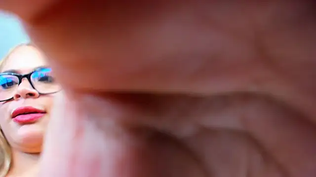 MISSBOMBASTICA webcam