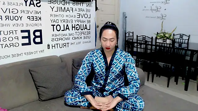 LovelyQueen69 webcam