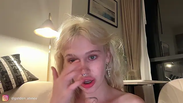 Golden_Aline webcam
