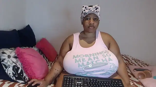 PIXIEBITCHXXX26 webcam