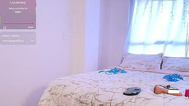 Cataliina_Santhana webcam