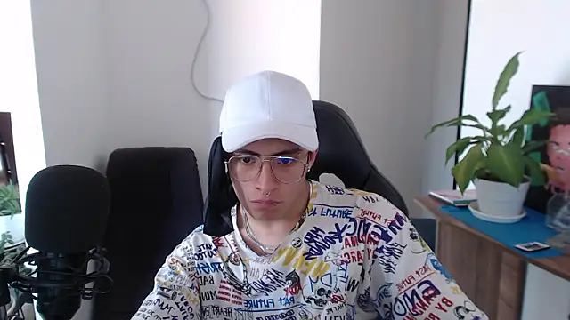 jay_dimarco2 - Jay_dimarco2's free webcam