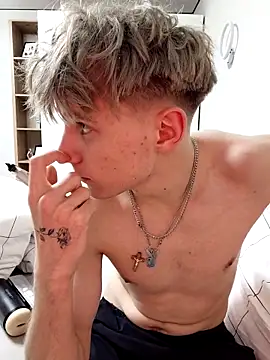 And25bn Live Webcam on Stripchat