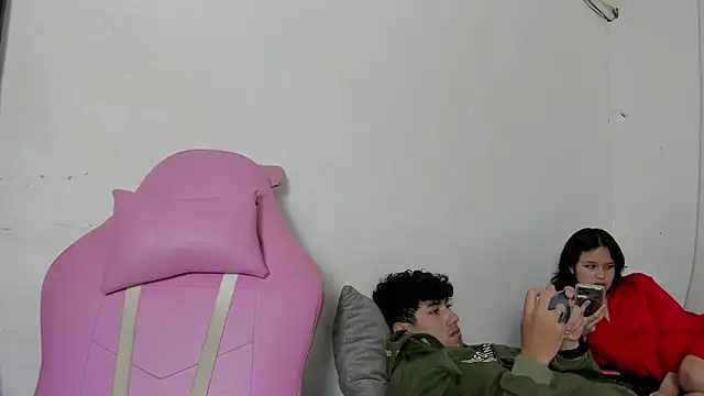 Laura_and_Kevin webcam