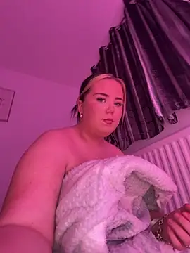 KatieCeexx webcam