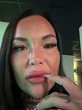 _MelinaCurves_ webcam