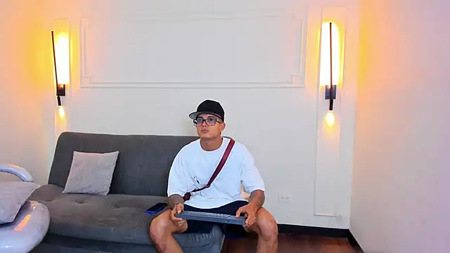 Paradise_boy_s webcam