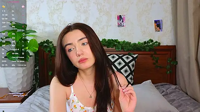 RenownedMister webcam