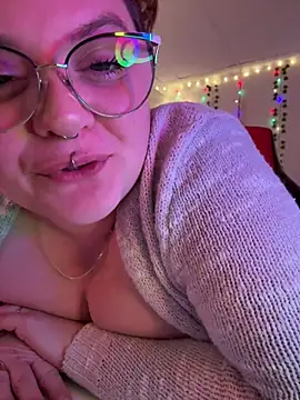 Webcam Model (CurvesNChaos)  is live.Free join now!