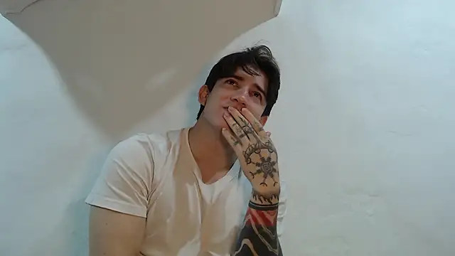 AteneoJr Live Webcam on Stripchat