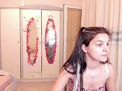 Maya-and_guests webcam