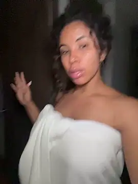 brunettexio (F young) - Show boobs 🍒