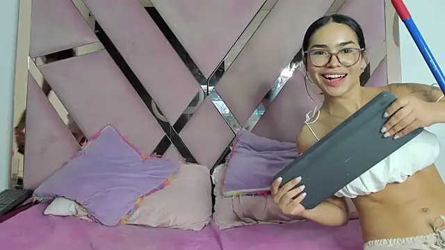 Angell_petite01 webcam