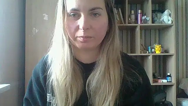 VikiLove765 webcam