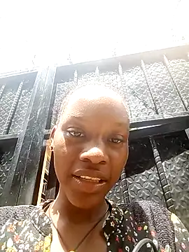 Webcam Model (Petite_li)  is live.Free join now!