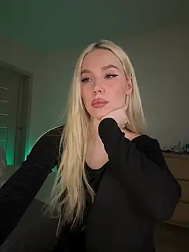 Webcam Model (xDinnax)  is live.Free join now!