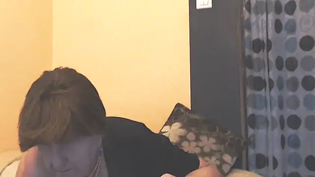 mioritahard - MioritaHard's free webcam - UK Sex Cams