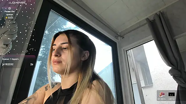 Ella_Vee webcam
