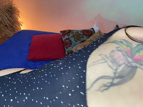 Webcam Model (amii777)  is live.Free join now!