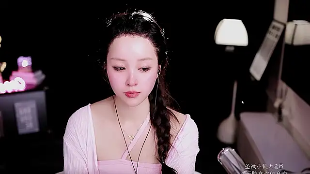 美女coward_by在线直播