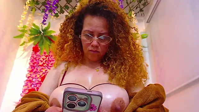 BLONDE_SEXYHOT webcam