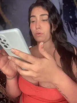 Webcam Model (emmamilk6)  is live.Free join now!