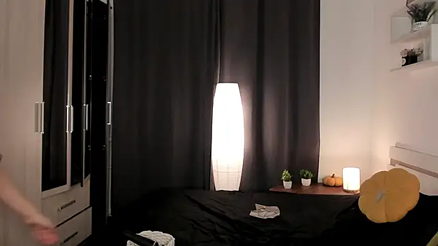 _molly_molly_molly_ (F teen) - Look at my ass