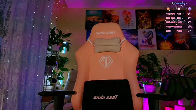 goodwitch_ (F young) - 2 fingers in pussy