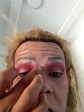 blondebitchlitle webcam