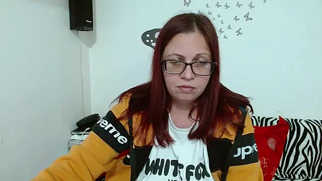 ladyhellene (F milf) - bubble shower show ;)