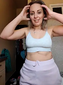 jade_emeraud (Ask my age) - Je me doigte la chatte