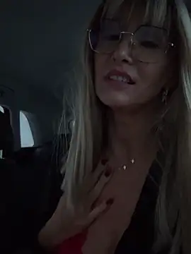 naughtyninky (F milf) - Spread my ass